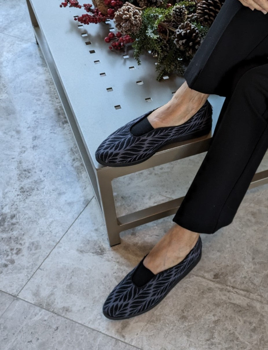 Delta Feathers Original Classic