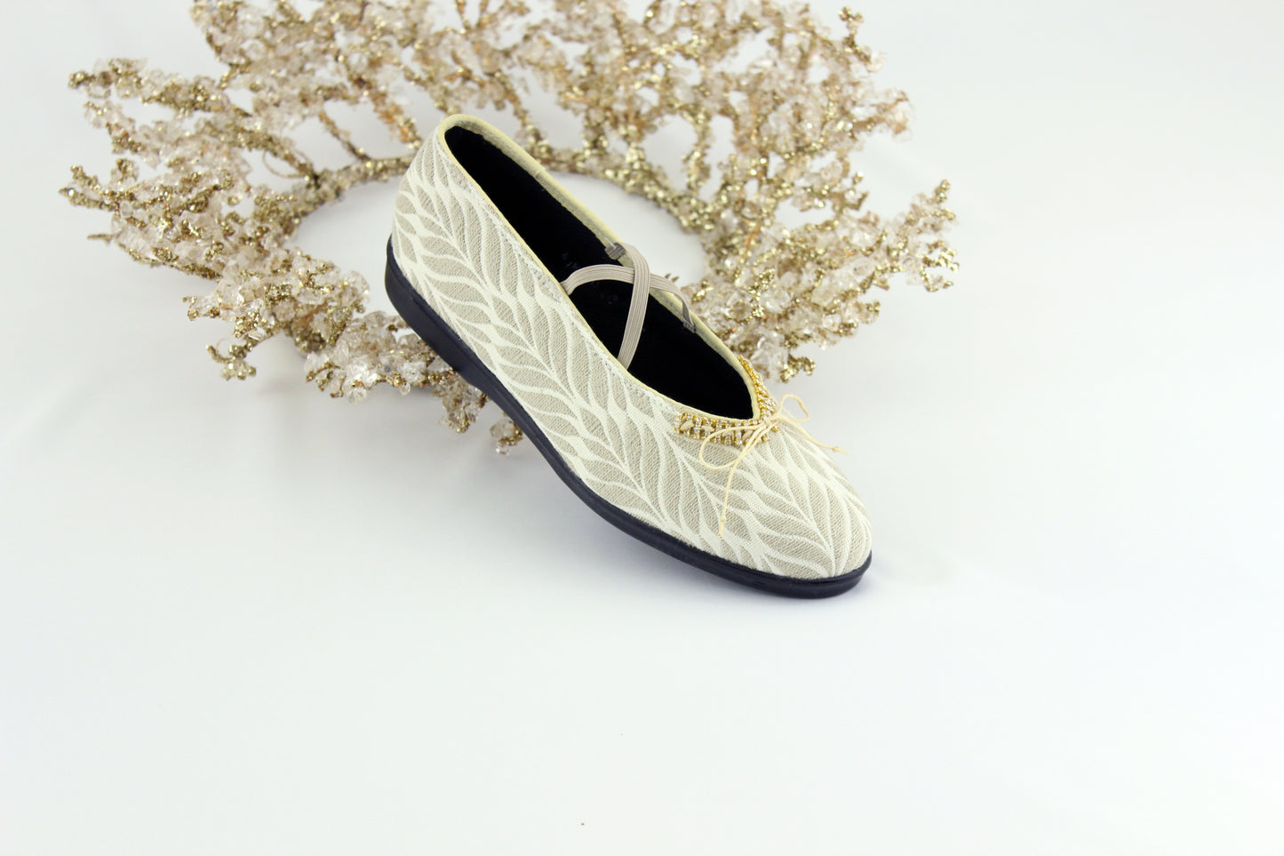 Holiday Limited Dove Feathers with Bamboo Laced Rhinestone and Bow